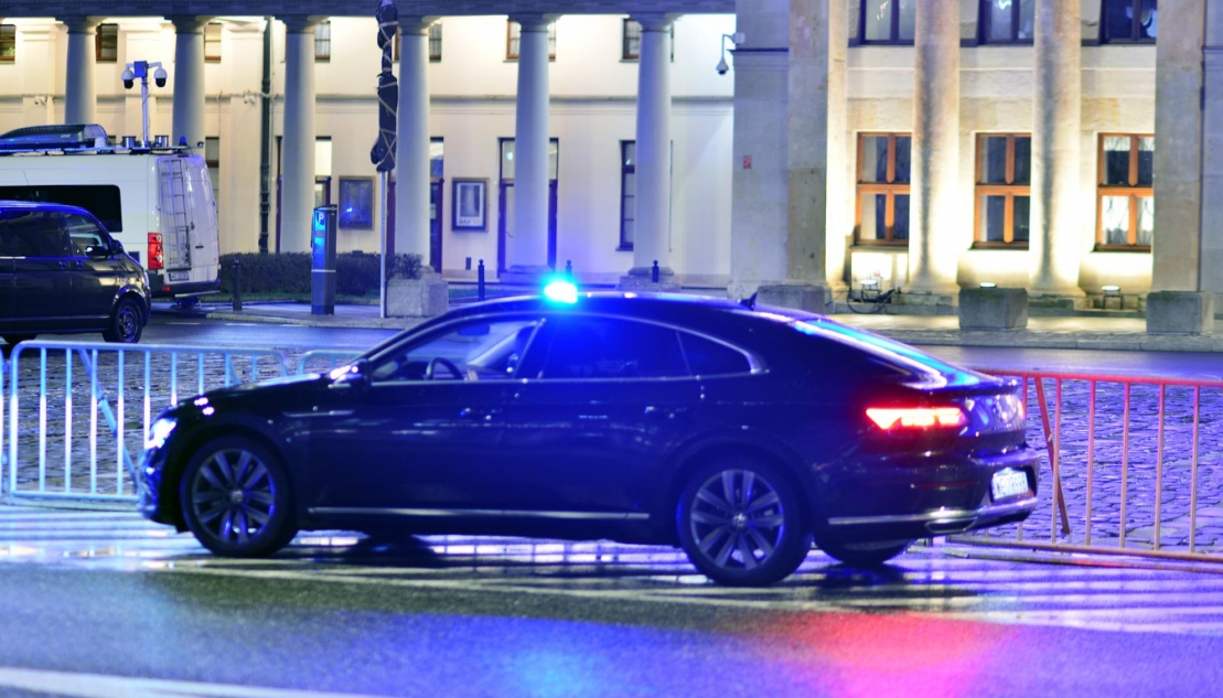 Pięcioletni chłopiec alarmuje policję: rodzice pijani, a młodszy braciszek płacze