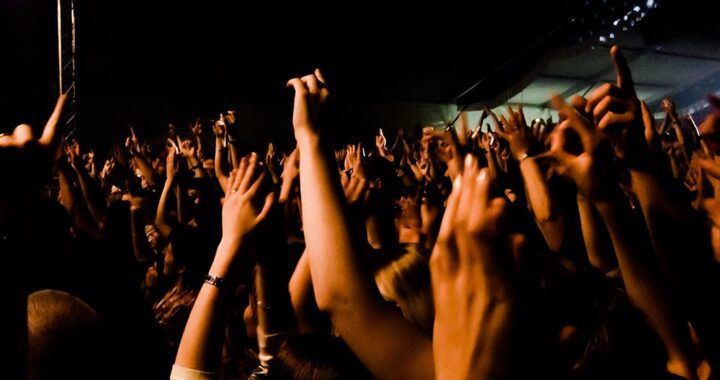 muzyka-i-malarstwo-w-harmonijnym-dialogu-auto-1777